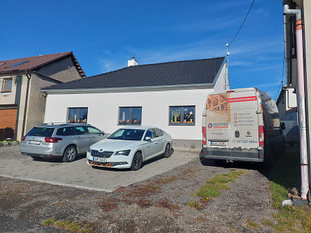 Zateplení stropu rodinného domu s valbovou střechou v Rozstání